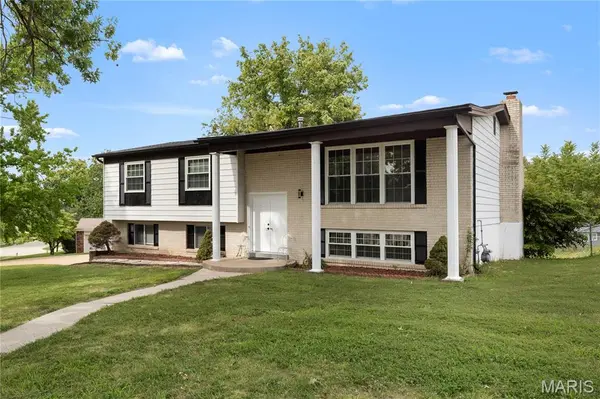 6018 Gatling DR, Oakville, MO 63129