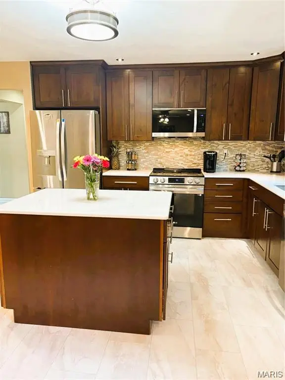 5849 Oak Branch DR, St Louis, MO 63128