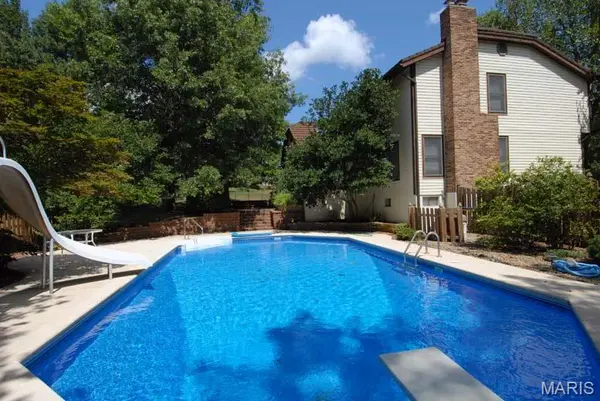 7 Sheffield CT, St Charles, MO 63304