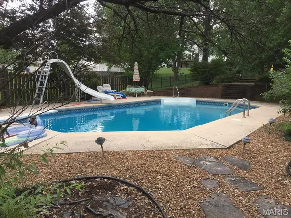 7 Sheffield CT, St Charles, MO 63304