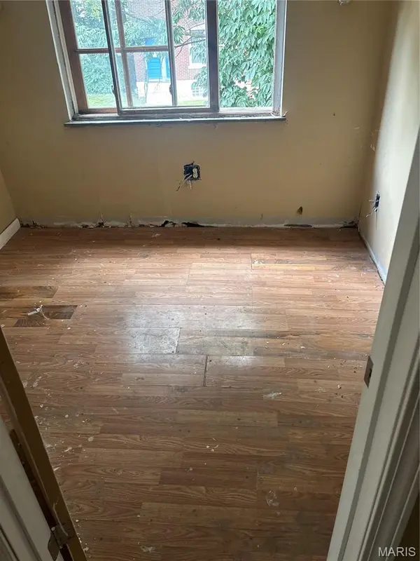7711 Minnesota AVE, St Louis, MO 63111