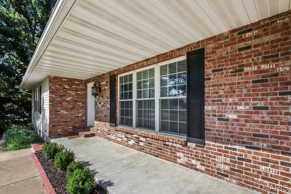 641 Falcon DR, Sullivan, MO 63080