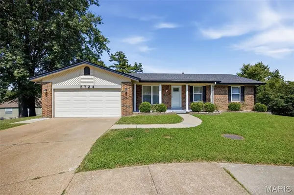 5724 Luffbury CIR, Oakville, MO 63129