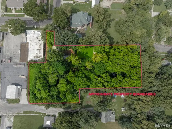 325 W North ST, Staunton, IL 62088