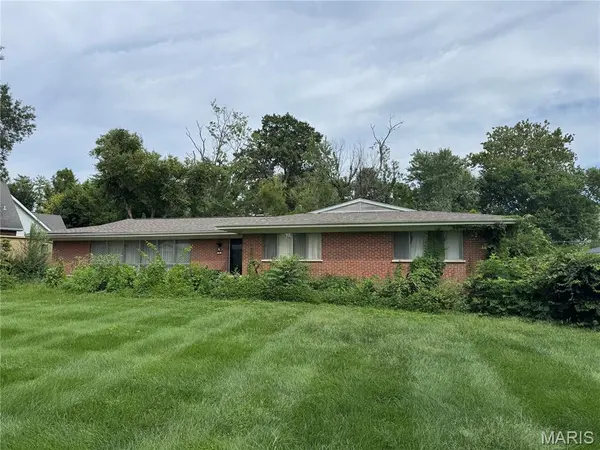 8 Wedgewood LN, St Louis, MO 63141