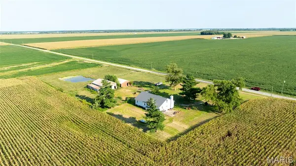 23946 Grosenheider RD, Litchfield, IL 62056