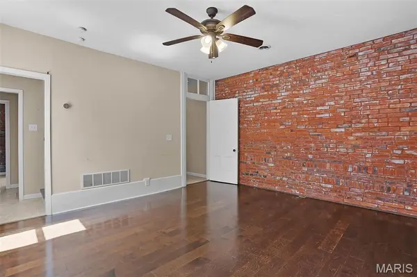 3425 Illinois AVE, St Louis, MO 63118