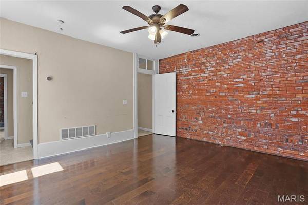 3425 Illinois AVE, St Louis, MO 63118