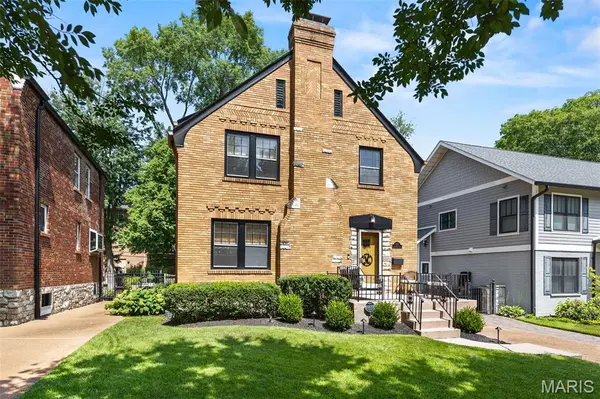 7307 Northmoor DR, University City, MO 63105