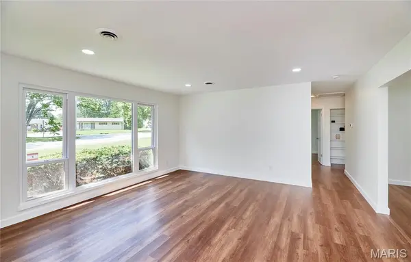 9527 Margo Ann LN, St Louis, MO 63134