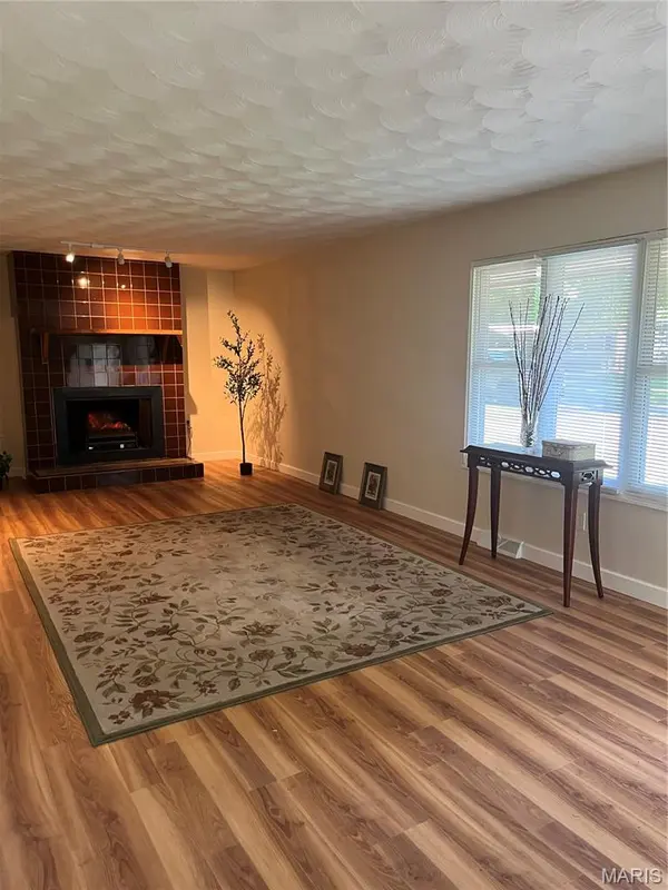 121 Richmond DR, Fairview Heights, IL 62208