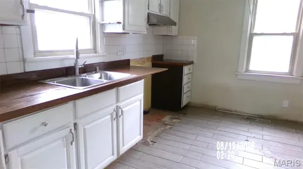 221 E Laurel ST, Millstadt, IL 62260