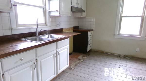221 E Laurel ST, Millstadt, IL 62260