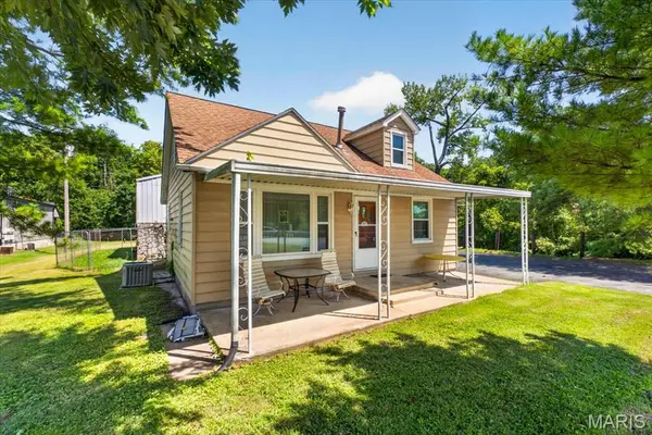 908 S Main ST, Columbia, IL 62236