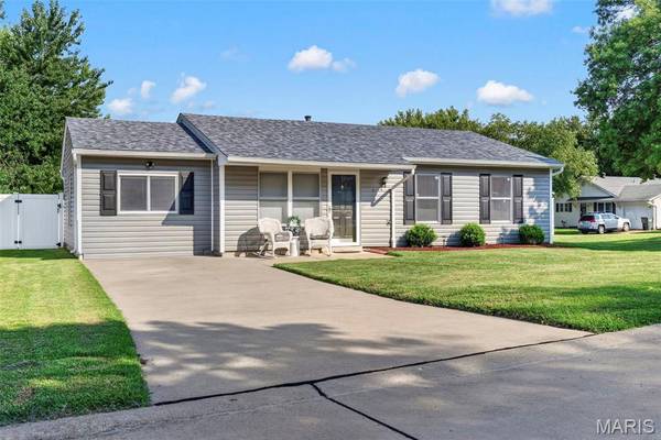 2 Lone Elk LN, St Peters, MO 63376