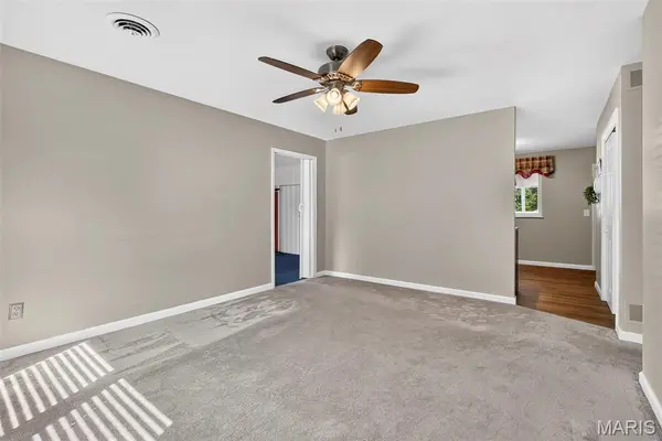 2 Lone Elk LN, St Peters, MO 63376