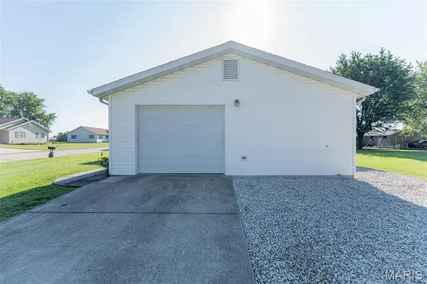 406 E Trades Drive, Belle, MO 65013