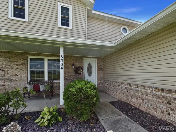 8504 Country LN, Troy, IL 62294