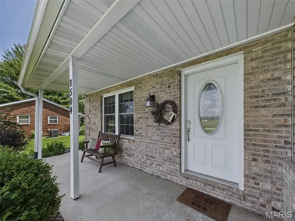 8504 Country LN, Troy, IL 62294