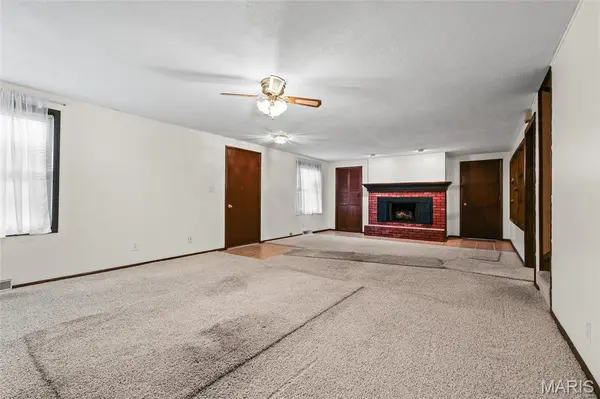 5418 Paw Paw LN, De Soto, MO 63020