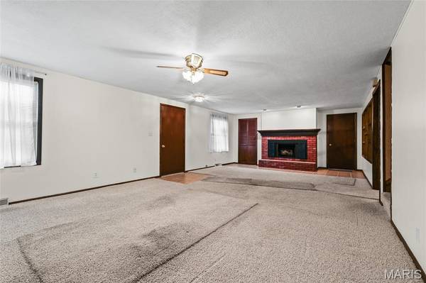 5418 Paw Paw LN, De Soto, MO 63020