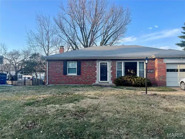 8501 Grantshire LN, St Louis, MO 63123