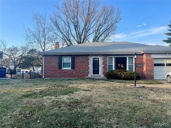 8501 Grantshire LN, St Louis, MO 63123