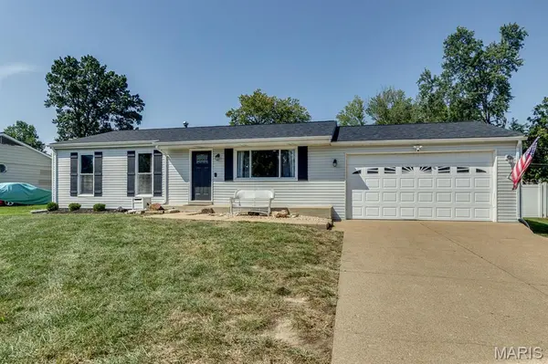 251 Peffer LN, Fenton, MO 63026
