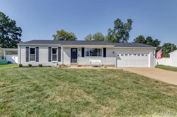 251 Peffer LN, Fenton, MO 63026