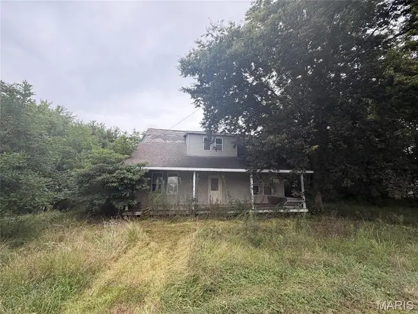 529 E Oak ST, Brownstown, IL 62418