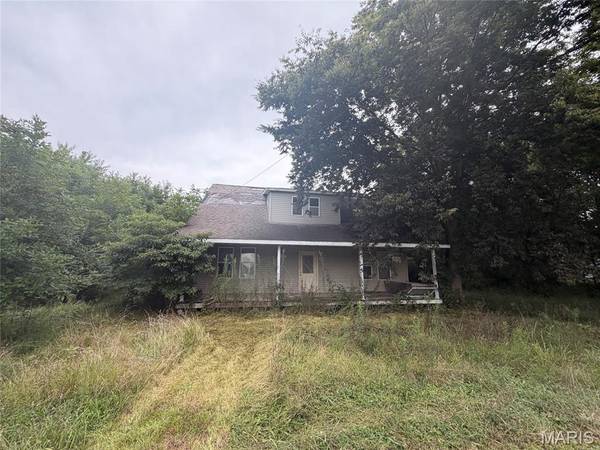 529 E Oak ST, Brownstown, IL 62418