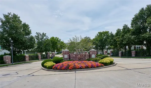675 Stonebrook CT, Chesterfield, MO 63005