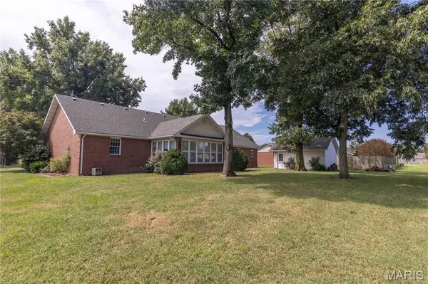 210 Holmes DR, Sikeston, MO 63801