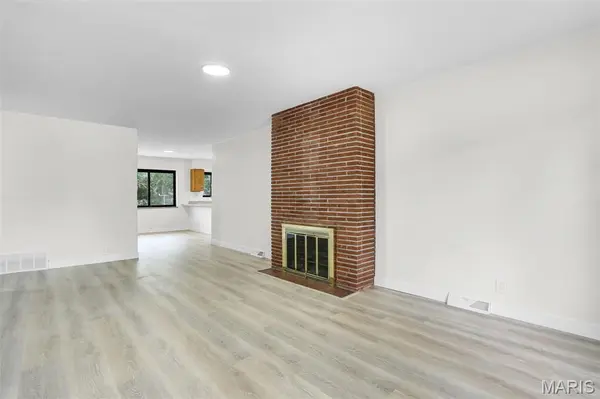 8230 Villaton DR, St Louis, MO 63123