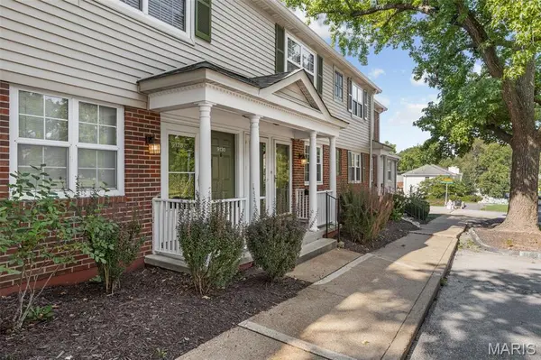 9134 Eager RD, St Louis, MO 63144