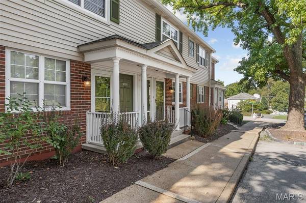 9134 Eager RD, St Louis, MO 63144
