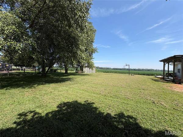 306 Jo Mar AVE, Smithton, IL 62285