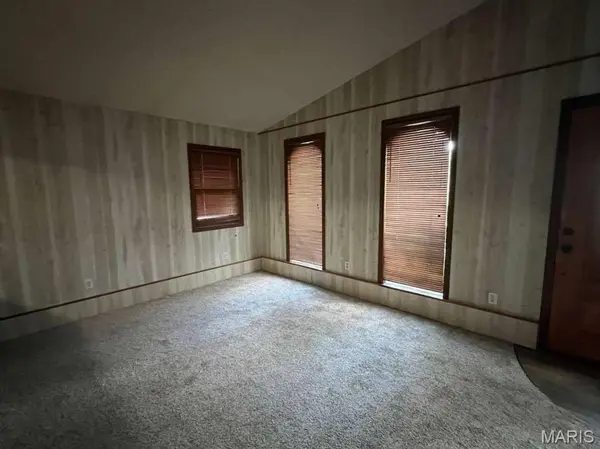 16 Monte Rosa DR, De Soto, MO 63020
