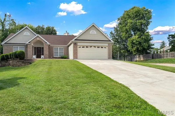 12115 Leebur DR, St Louis, MO 63128