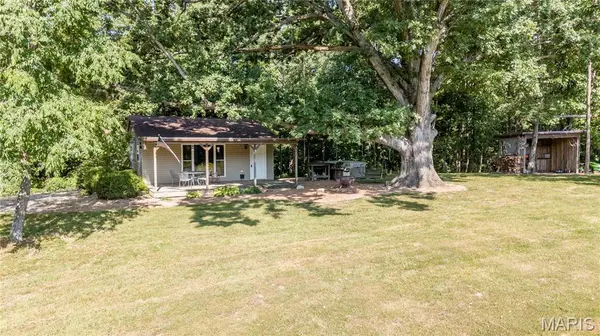 1 1200 AVE E, Vandalia, IL 62471