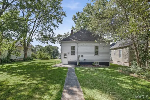 106 Hazel Ave. AVE, Belleville, IL 62223