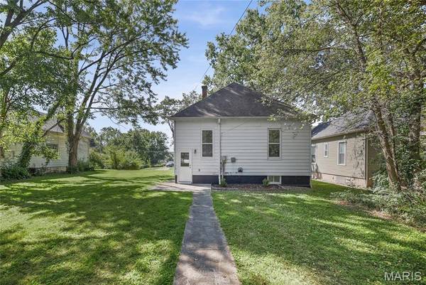 106 Hazel Ave. AVE, Belleville, IL 62223