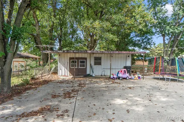 2004 South AVE, Kennett, MO 63857
