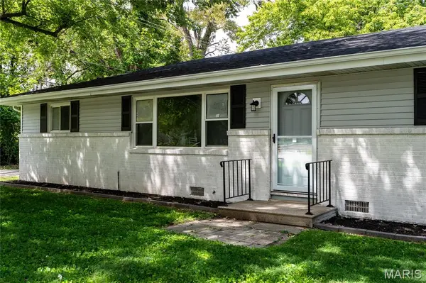 1201 Hollywood Heights RD, Caseyville, IL 62232