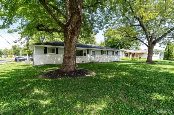 1201 Hollywood Heights RD, Caseyville, IL 62232
