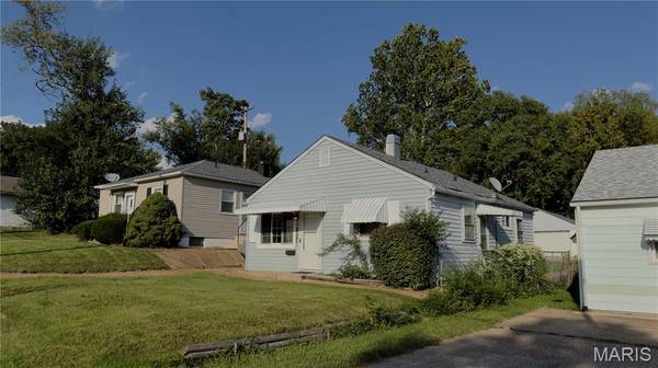 1322 Kraft ST, St Louis, MO 63139