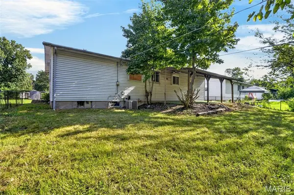 1424 Farmview AVE, St Louis, MO 63138