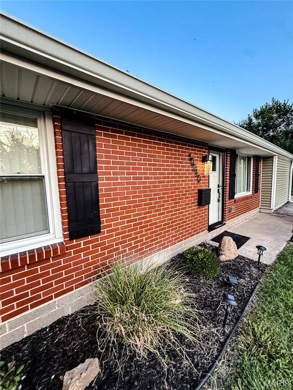 10060 Sheldon DR, St Louis, MO 63137