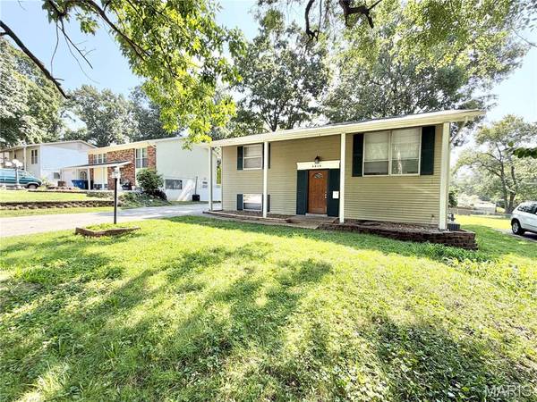 5210 Ville Cecelia LN, Hazelwood, MO 63042