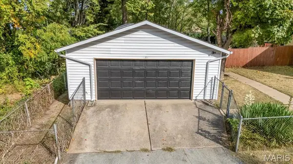 3301 Suncrest AVE, Breckenridge Hills, MO 63114
